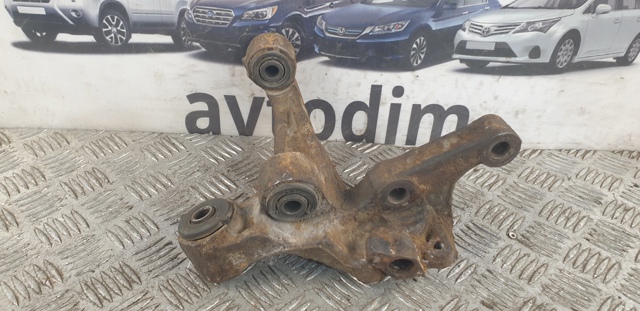 Цапфа поворотного кулака 4230505111 TOYOTA
