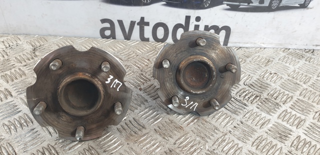 Маточина заднього колеса 4245042040 TOYOTA