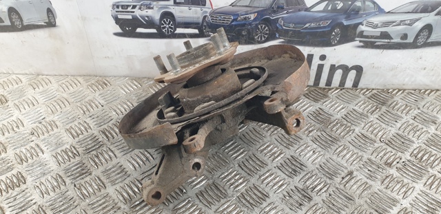 Цапфа права 430188H300 NISSAN