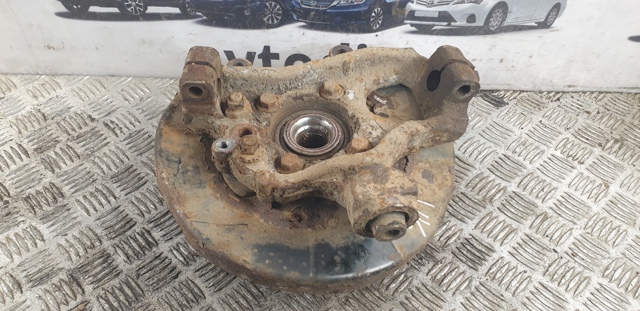 Цапфа поворотна права 43018EB300 NISSAN