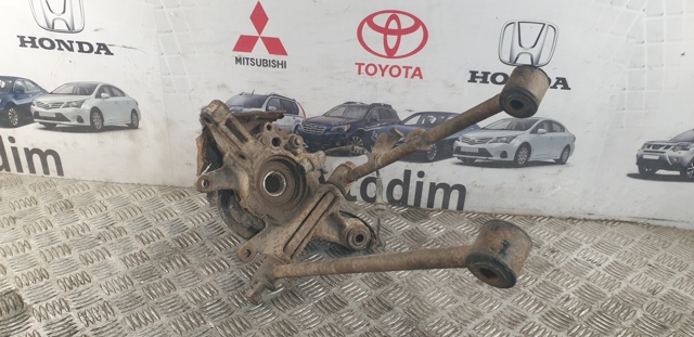 Кулак поворотний лівий 430198H300 NISSAN