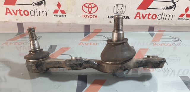 Кульова опора, нижня, права 4333039625 TOYOTA