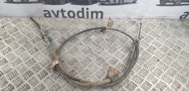 Трос стоянкового гальма задній лівий 4643042132 TOYOTA