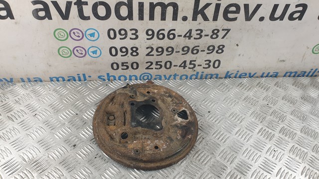Диск опорний, заднього гальм. барабана, лівий 4704405020 TOYOTA