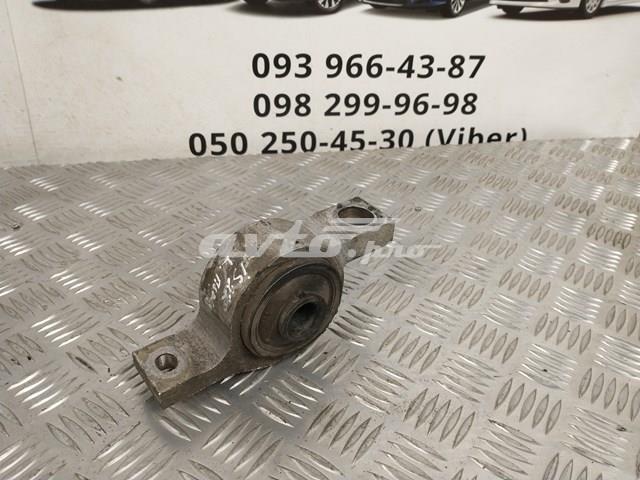Сайлентблок переднього важеля 4807530030 TOYOTA
