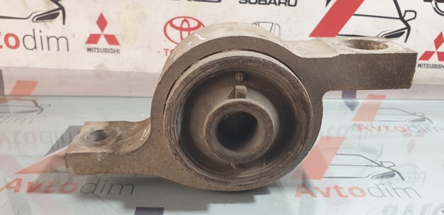 Сайлентблок переднього нижнього важеля 4807630040 TOYOTA