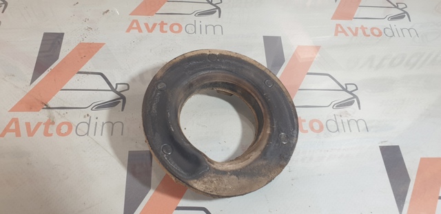 Проставка (гумове кільце) пружини задньої, верхня 4825742030 TOYOTA