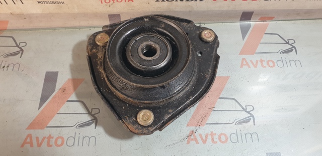 Кріплення переднього амортизатора 4860905010 TOYOTA