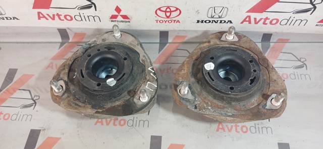 Кріплення переднього амортизатора 4860942040 TOYOTA