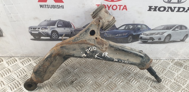 Правий важіль передній нижній підвіски 4862053020 TOYOTA