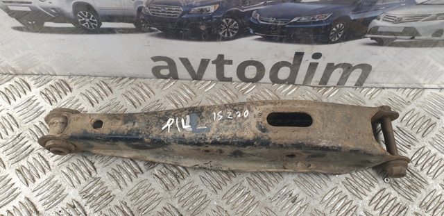 Балансир задній нижній, лівий 4874030110 TOYOTA