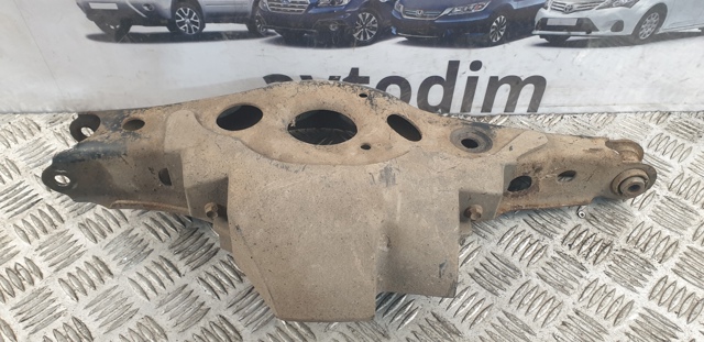 Балансир задній нижній, лівий 4874042010 TOYOTA
