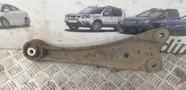 Важіль/тяга задньої підвіски подовжній нижній, правий 4876048110 TOYOTA