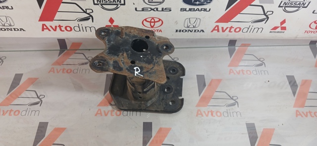 Кронштейн підсилювача заднього бампера 5201542011 TOYOTA