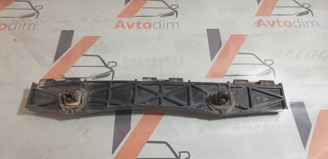Направляюча заднього бампера, права 5215753040 TOYOTA