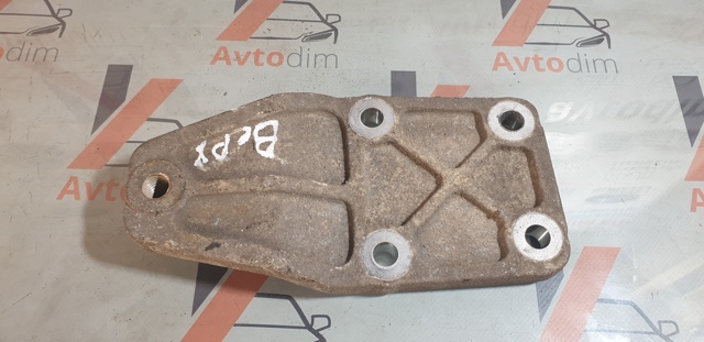 Траверса заднього редуктора, передня 5239142140 TOYOTA