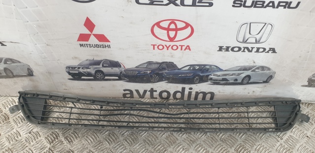 Решітка переднього бампера, центральна 5311242090 TOYOTA