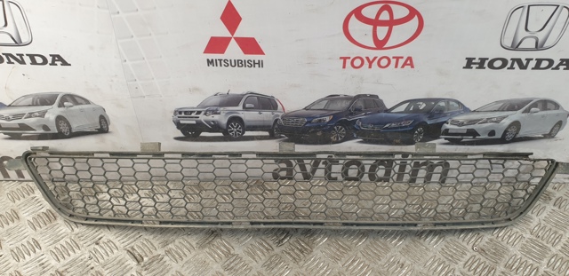 Решітка переднього бампера 5311253010 TOYOTA