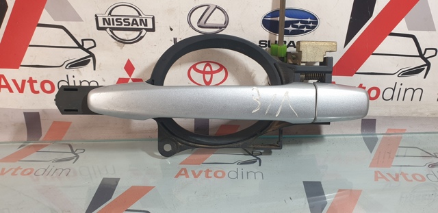Тримач зовнішньої ручки дверей, задніх лівих 5746A003 MITSUBISHI