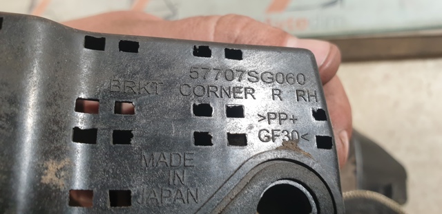 Кронштейн бампера заднього, правий 57707SG060 SUBARU