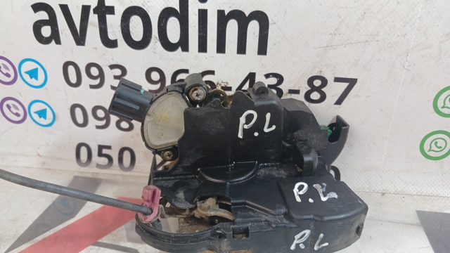 Замок водійських дверей 61032AE030 SUBARU