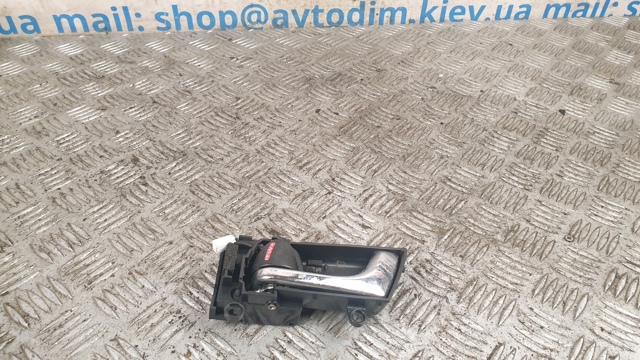 Ручка передніх дверей внутрішня, права 61051AG000JC SUBARU