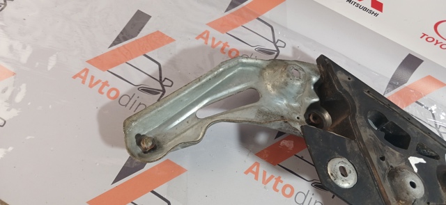 Кронштейн кріплення дзеркала заднього виду, лівий 61158SA010 SUBARU