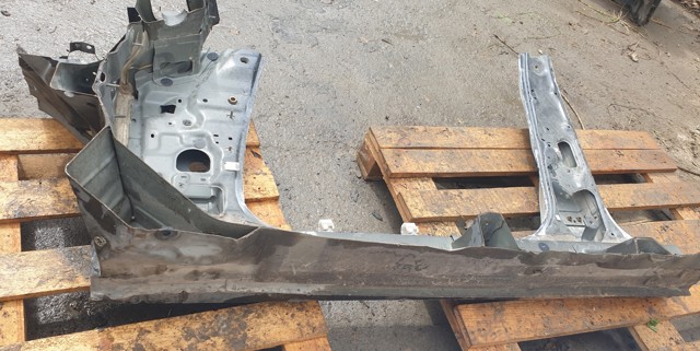Стійка центральна, права 6131153030 TOYOTA