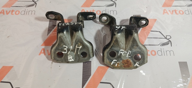 Дверний шарнір задній правий 61520FA000 SUBARU