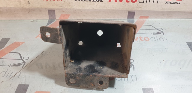Кронштейн підсилювача переднього бампера 620628H700 NISSAN