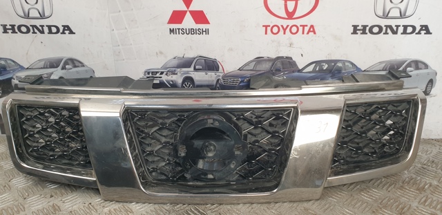 Решітка радіатора 623103UB0B NISSAN