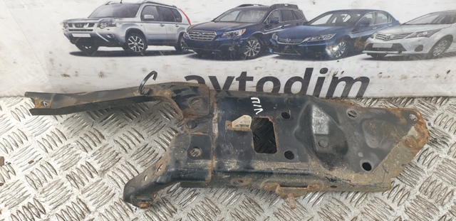 Кронштейн супорта радіатора, нижній 62521JG00B NISSAN