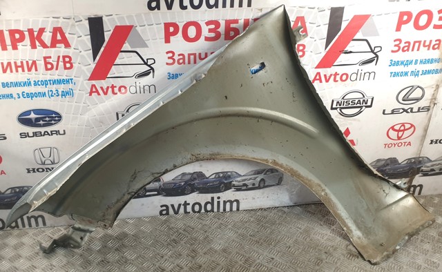 Переднє праве крило 63100EB330 NISSAN