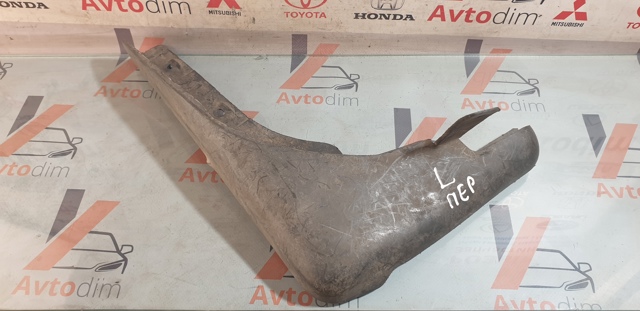 Бризковики передніх коліс 638558H325 NISSAN