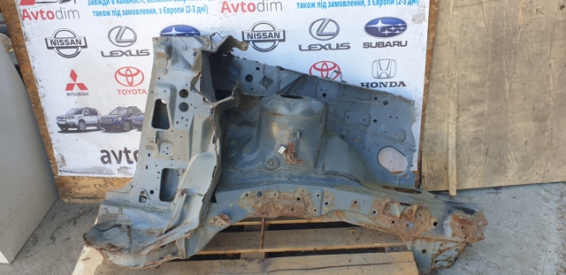 Чверть передня ліва 641018H930 NISSAN