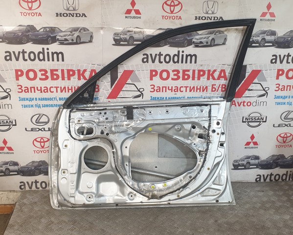Дверка передня права 6700105030 TOYOTA