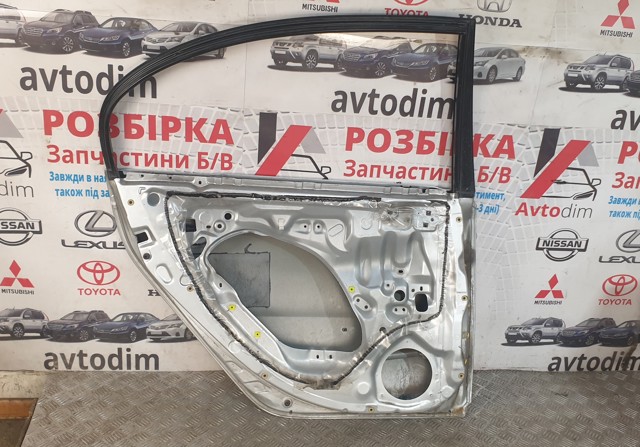 Двері задні, ліві Toyota Avensis 1 T22