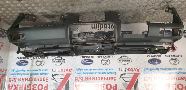 Передня панель 68100EQ410 NISSAN