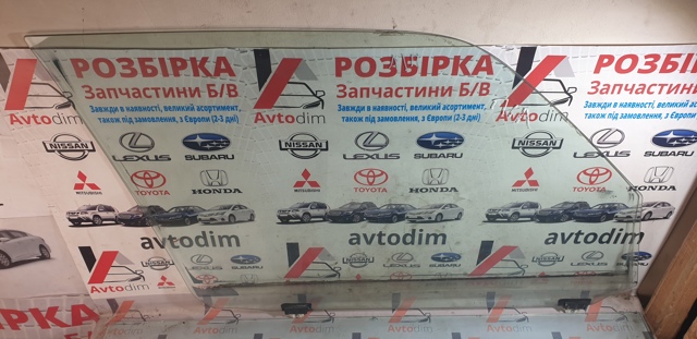 Скло передніх дверей, лівих 6810260070 TOYOTA