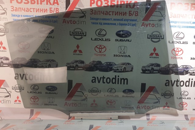 Скло задньої двері правої 6811342150 TOYOTA