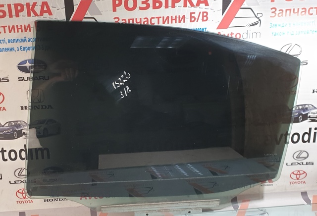 Скло задньої двері лівої 6811453131 TOYOTA