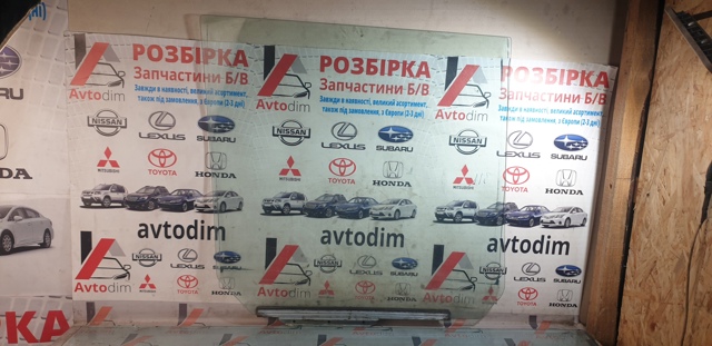 Скло задніх дверей, лівих 6811460100 TOYOTA