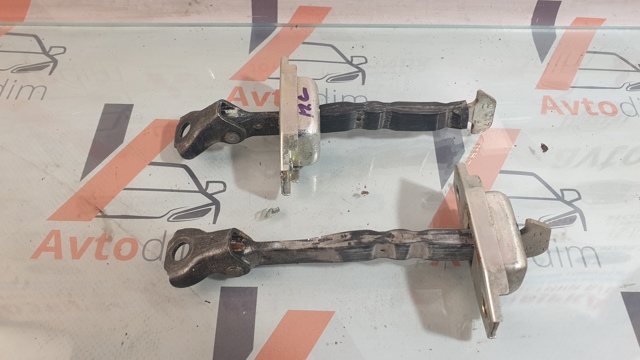 Обмежувач відкриття дверей, передній 6861042050 TOYOTA