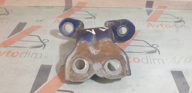 Завіса дверей передніх правих 6871060050 TOYOTA