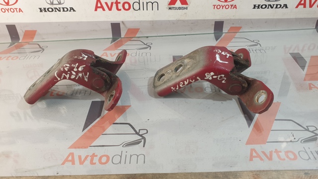 Шарнір кришки багажника 6873012110 TOYOTA