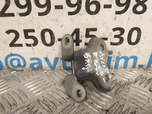 Петля задніх правих дверей 6875005020 TOYOTA