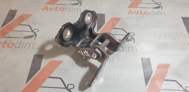 Петля задніх правих дверей 6875020122 TOYOTA