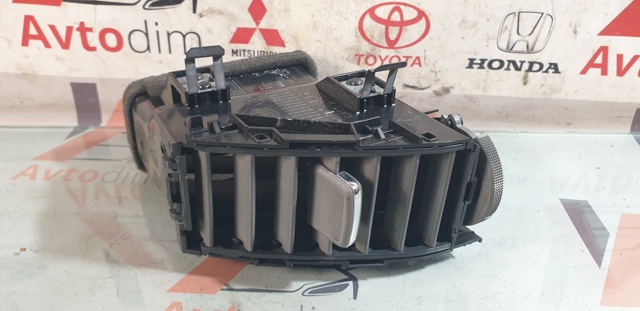 Решітка повітропровода права 68750JG40A NISSAN