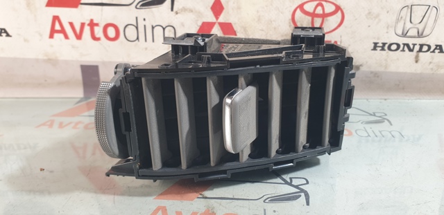 Решітка повітроводу ліва 68751JG40A NISSAN