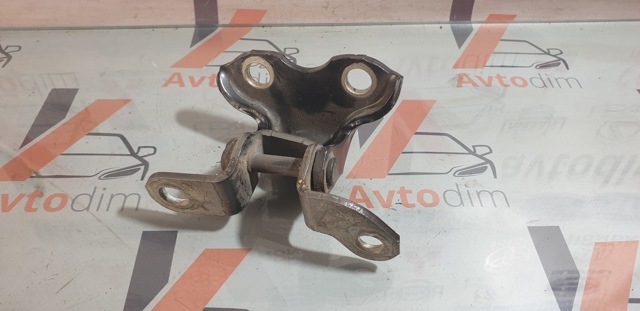 Завіса дверей задніх лівих 6876020121 TOYOTA